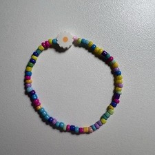 Buntes Armband Mit Einen Blume