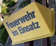 Super Dachaufsetzer Feuerwehr in Einsatz  mit Magnetplatte , Made In Germany  !!