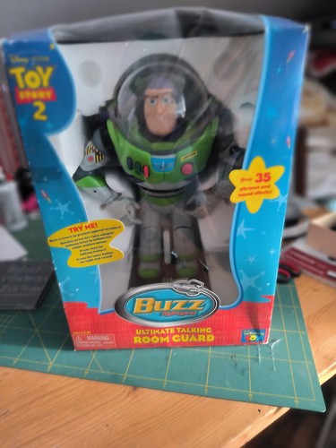 Buzz lightyear toy story - lightyear, 2
