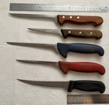 5Stk. - alte Messer. Küchenmesser, Fleischmesser mit Holz / Kunststoff Griffen.