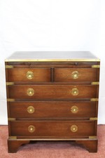 Schöne kleine Kommode im