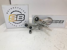 FUSSRASTENANLAGE VORNE LINKS