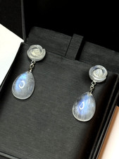 Zarte Ohrringe natürlicher