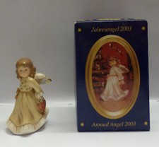 Goebel Jahresengel / Annual Angel 2003 - Herz am Band 13cm - 41-178-01-3