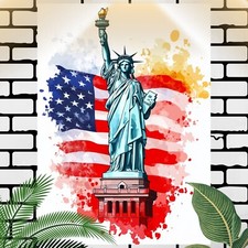 Freiheitsstatue mit USA Flagge