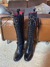 Sexy geschnürte kniehohe