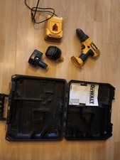 DeWalt Akku Bohrmaschine 2 Akku Ladegerät Guter Zustand