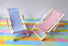 Liegestuhl Liege rot blau Strand Puppenstube Miniatur 1:12 klappbar 10,5cm
