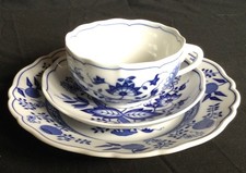 Hutschenreuther Zwiebelmuster Teegedeck - Tasse, Untertasse mit Spiegel, Teller 