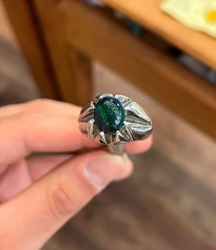 Natürlicher schwarzer opal - natürlicher,