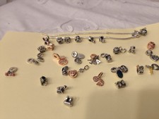 !!KEIN Pandora!!Modeschmuck 33 Teile Anhänger und Armband Modeschmuck!!!