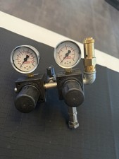 Doppeldruckminderer, kpl. mit Manometer und Sicherheitsventil 3,0 bar  Sata