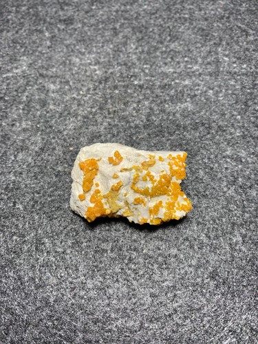 Wulfenit doroteja mine - wulfenit,,