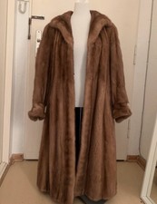 Exklusiver SAGA Selected Mink Mantel – Scandinavian Luxury