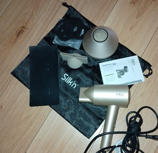 Haarföhn von Silk'n mit zahlreichem Zubehör ca. 1 Jahr alt ohne Rechnung