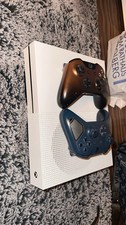 Xbox One S 500 gb + 2