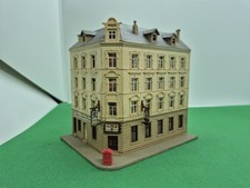 Spur N POLA Gebäude -  Eckhaus