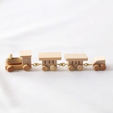 Mini Eisenbahn / Zug aus Holz als Zubehör für Wichtel, Puppen, Weihnachten