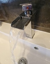 Wasserfall-Badezimmerarmatur, Waschbeckenmischer, Waschtischarmaturen, Chrom