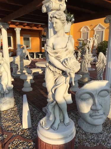 Steinfigur frau mit - steinfigur, muschel"