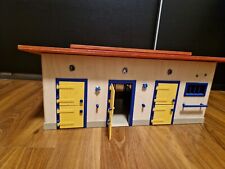 Super Holz Pferdestall Hofgebäude Holzspielzeug Stall Reiterhof von Schleich