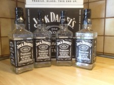 6 leere Jack Daniels Flaschen a 0,7 L