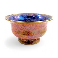 Daisy Makeig-Jones Wedgwood Glanzschale, Schmetterlinge und Skarabäus, Z4825, um 1914