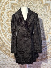 Schwarzer Mantel Fake Fur