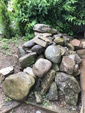 Biete Feldsteine zur Abholung gegen kleinen Obolus an.