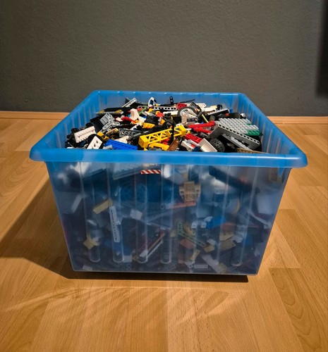Große kiste voller lego - große,