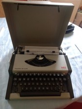 Reiseschreibmaschine Traveller De Luxe Von AEG olympia