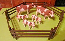 Schleich:- 2 Fleckvieh-Kühe (13801) + 3 Fleckviehkälber (13802) + 1 Weidezaun-