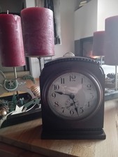 Wecker-Tischuhr, Nussbaum/