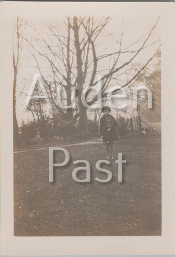 Mädchen garten mit kahlen - garten,