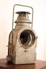 Große antike Eisenbahnlampe
