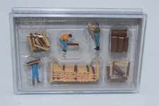 Preiser 10707 3 Figuren beim staplen von Holz Arbeiter  1:87 H0 NEU OVP