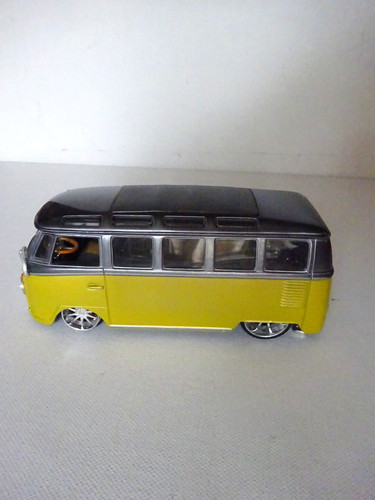 Maisto volkswagen van - 1:25,