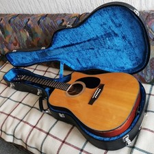 Westerngitarre mit intergr. Tonabnehmer + Koffer