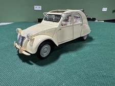 1:18 Maisto Citroen 2 CV Cabrio Elfenbein Ente Modellauto Sammlerstück