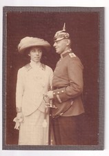 Offizier Pickelhaube, Dame Straußenfedern 1914, privates Erinnerungsfoto SW 9/12