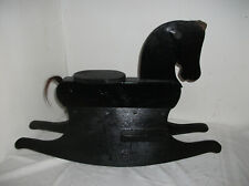 Schaukelpferd Holz. Wunderschönes schwarzes Schaukelpferd.