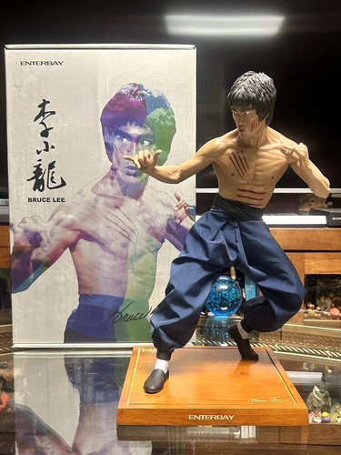 Enterbay bruce lee - bruce, enter