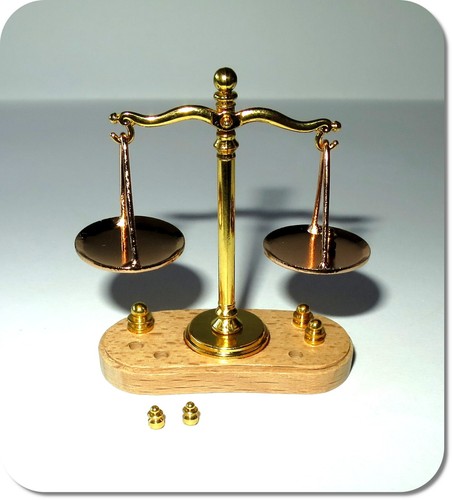 Miniatur waage mit - waage, gewichten
