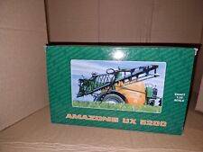 Universal Hobbies  Amazone UX 5200 Feldspritze im Maßstab  1:32. 