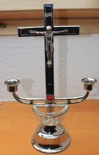 Kruzifix mit Kerzenhaltern und