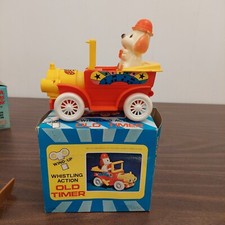 VINTAGE DOG OLD TIMER CAR