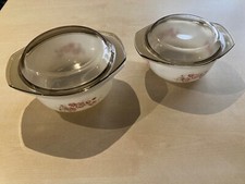 2 x Arcopal Schüssel Weiß Blumenmuster Auflaufform mit Deckel Glas France Retro