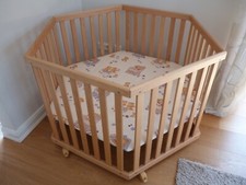 Kinderlaufgitter von Kettler sechseckig (Modell H1057) inkl. Nest/Auflage