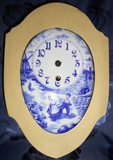 Uralte Küchenuhr Emaille-Zifferblatt mit Holland-Motiv, Holzgehäuse, um 1915