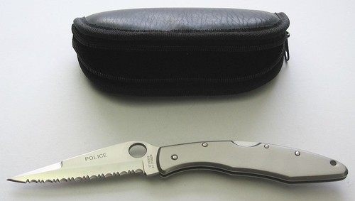 Spyderco police serrated aus - police,